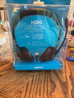 Logitech H390 USB Headset in Black and Blue Packaging